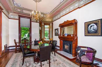 Bed and breakfast Lumber Baron Inn&gardens