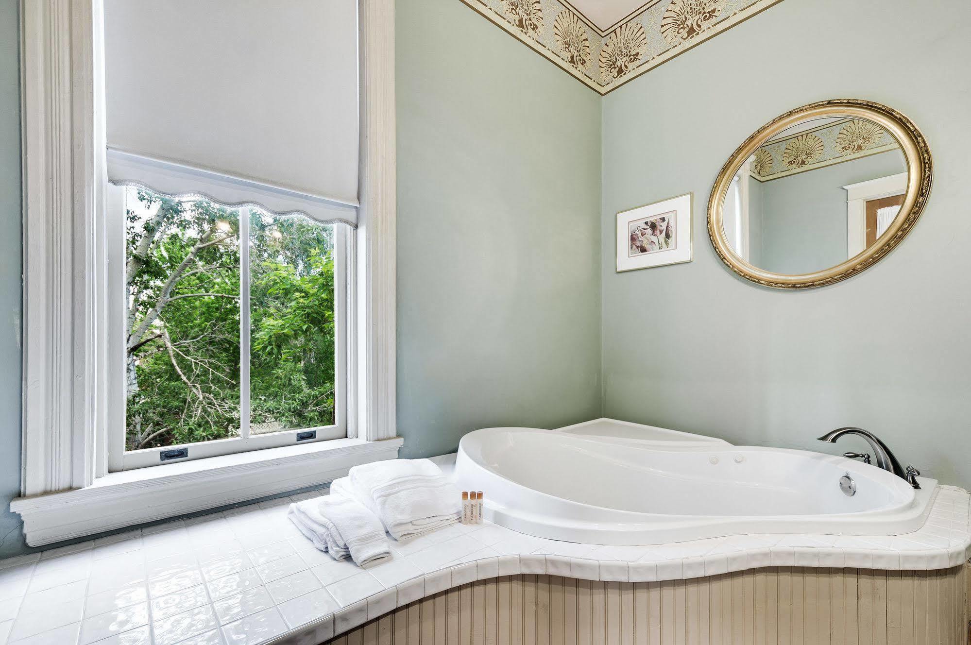 Lumber Baron Inn&gardens Bed and breakfast 3*